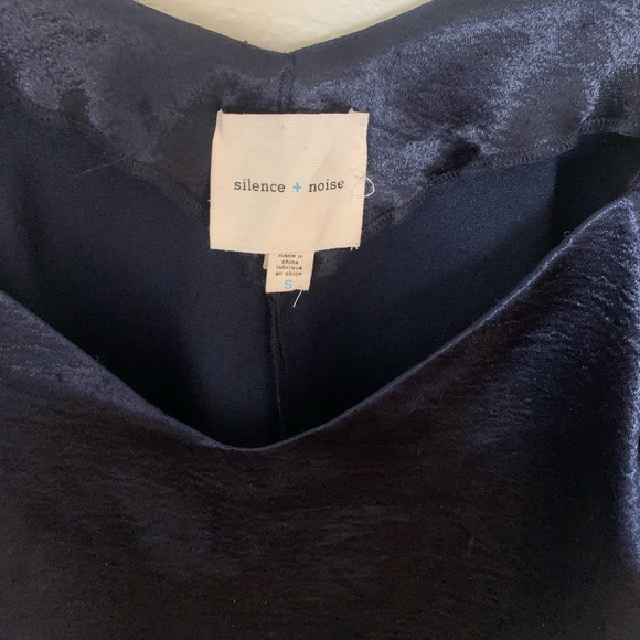 🌸Cold-Shoulder top🌸 - Picture 3 of 3